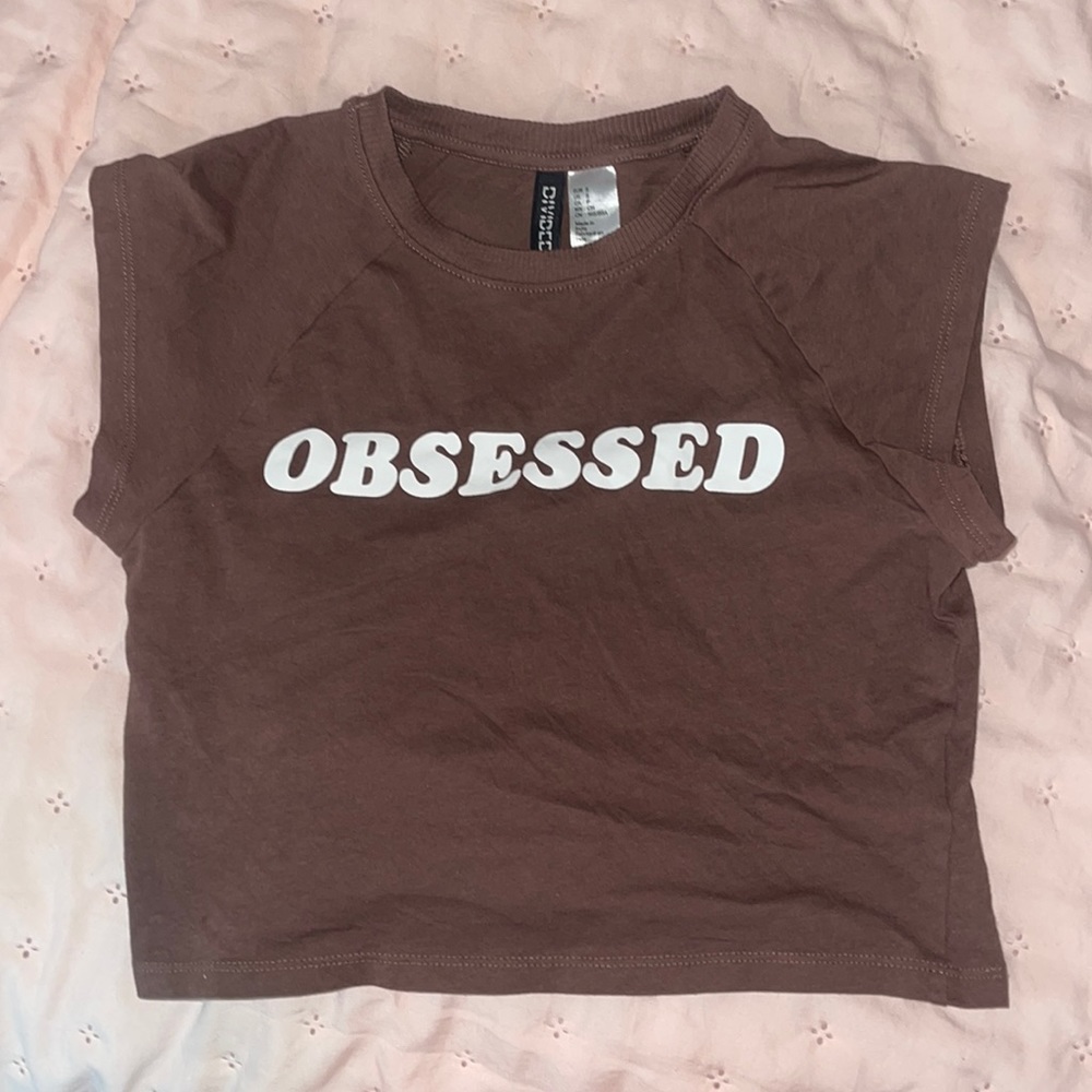 brown “obsessed” baby tee crop top